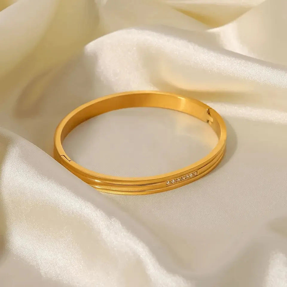 Sillon Crystal 18ct Gold Plated Bangle
