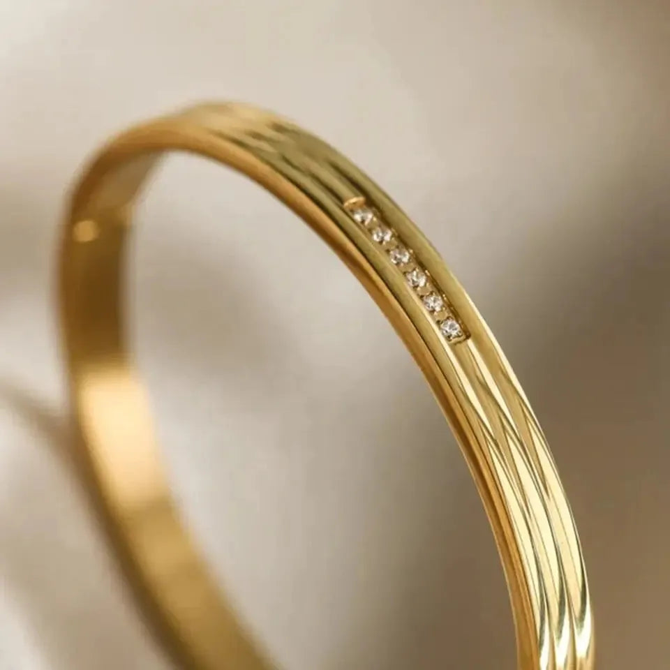 Sillon Crystal 18ct Gold Plated Bangle